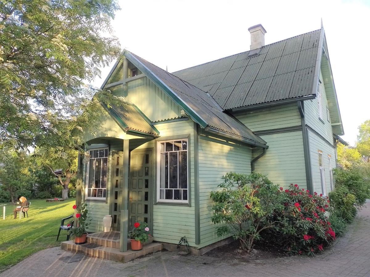 House, Garden & Sauna. Free Parking. Train Stop-200 M. Sea-1 Km. Юрмала Экстерьер фото