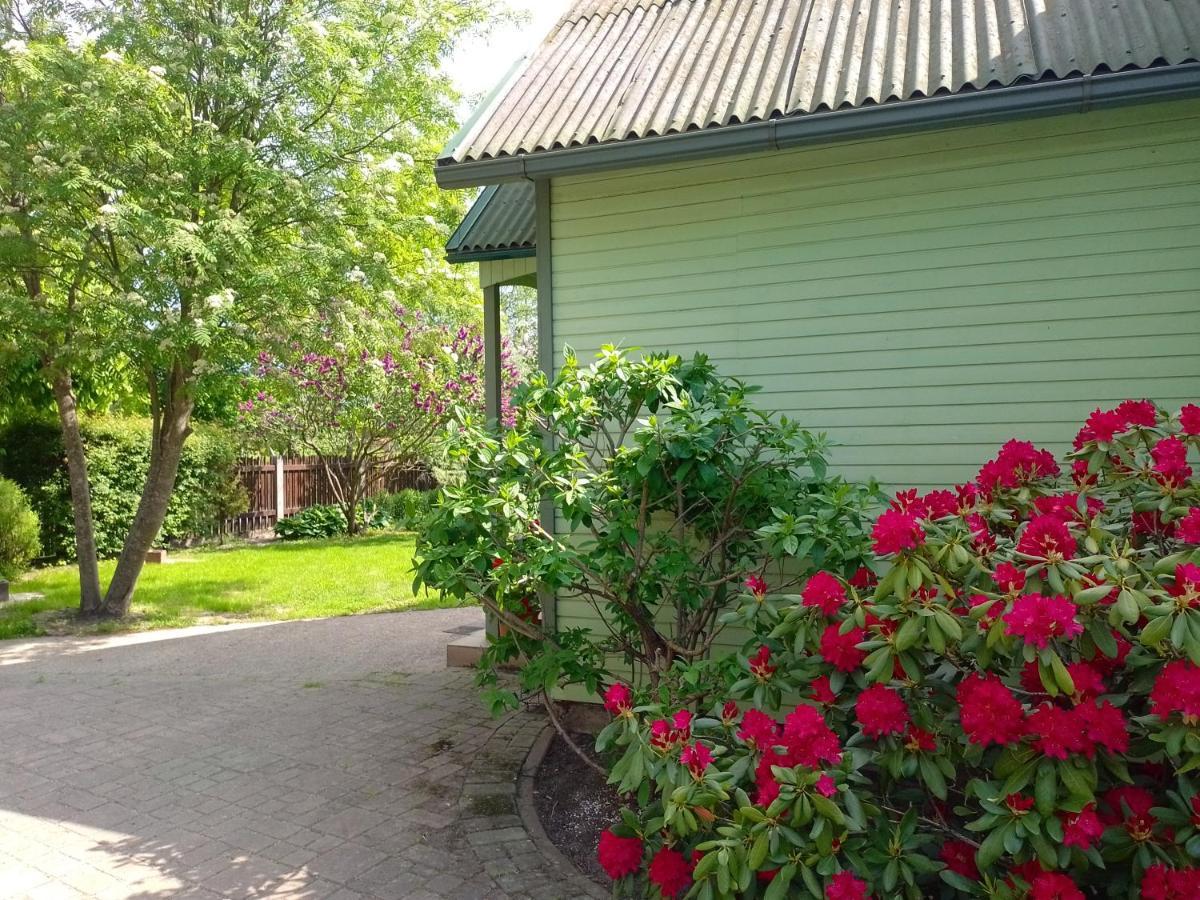 House, Garden & Sauna. Free Parking. Train Stop-200 M. Sea-1 Km. Юрмала Экстерьер фото
