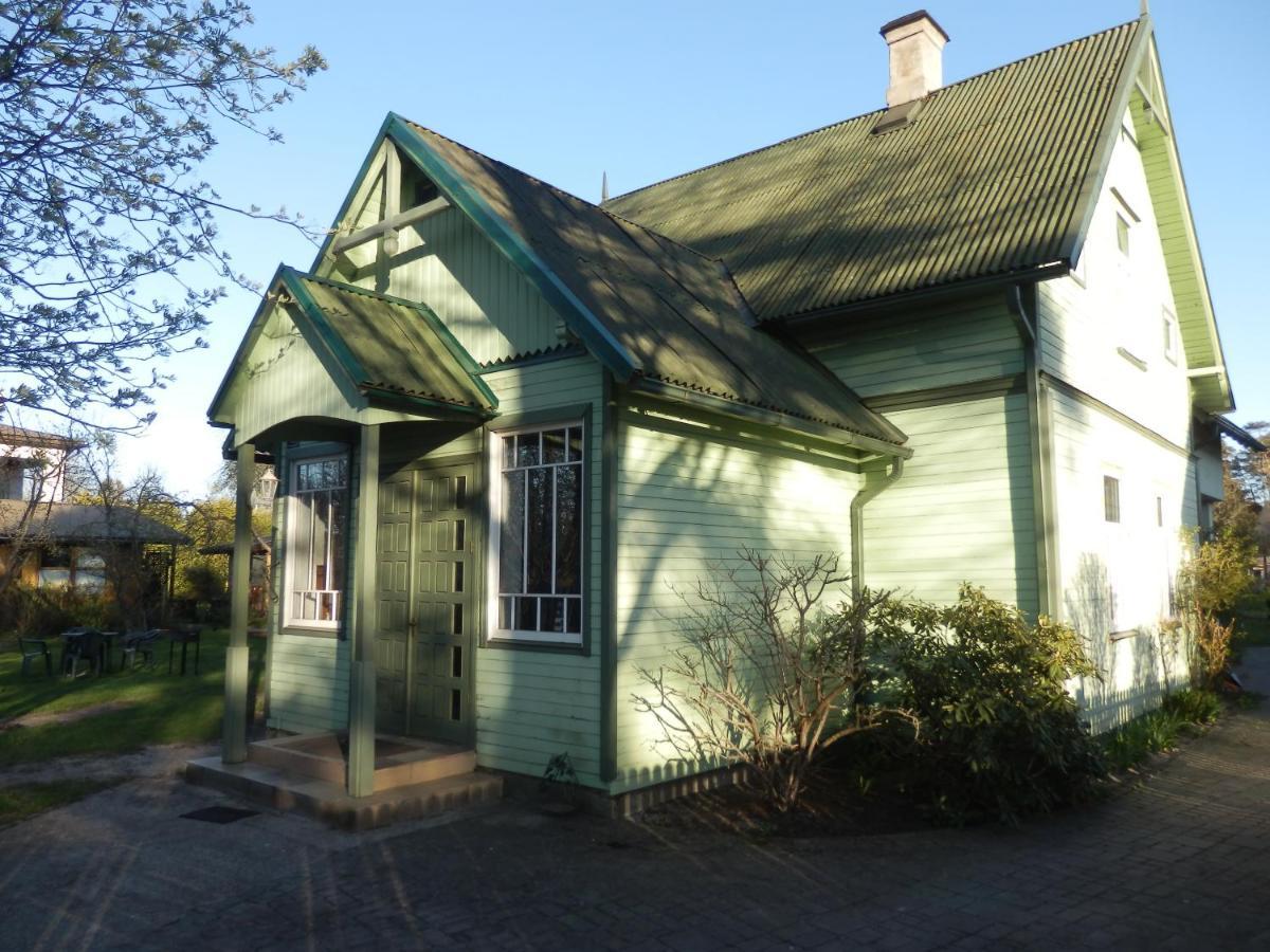 House, Garden & Sauna. Free Parking. Train Stop-200 M. Sea-1 Km. Юрмала Экстерьер фото