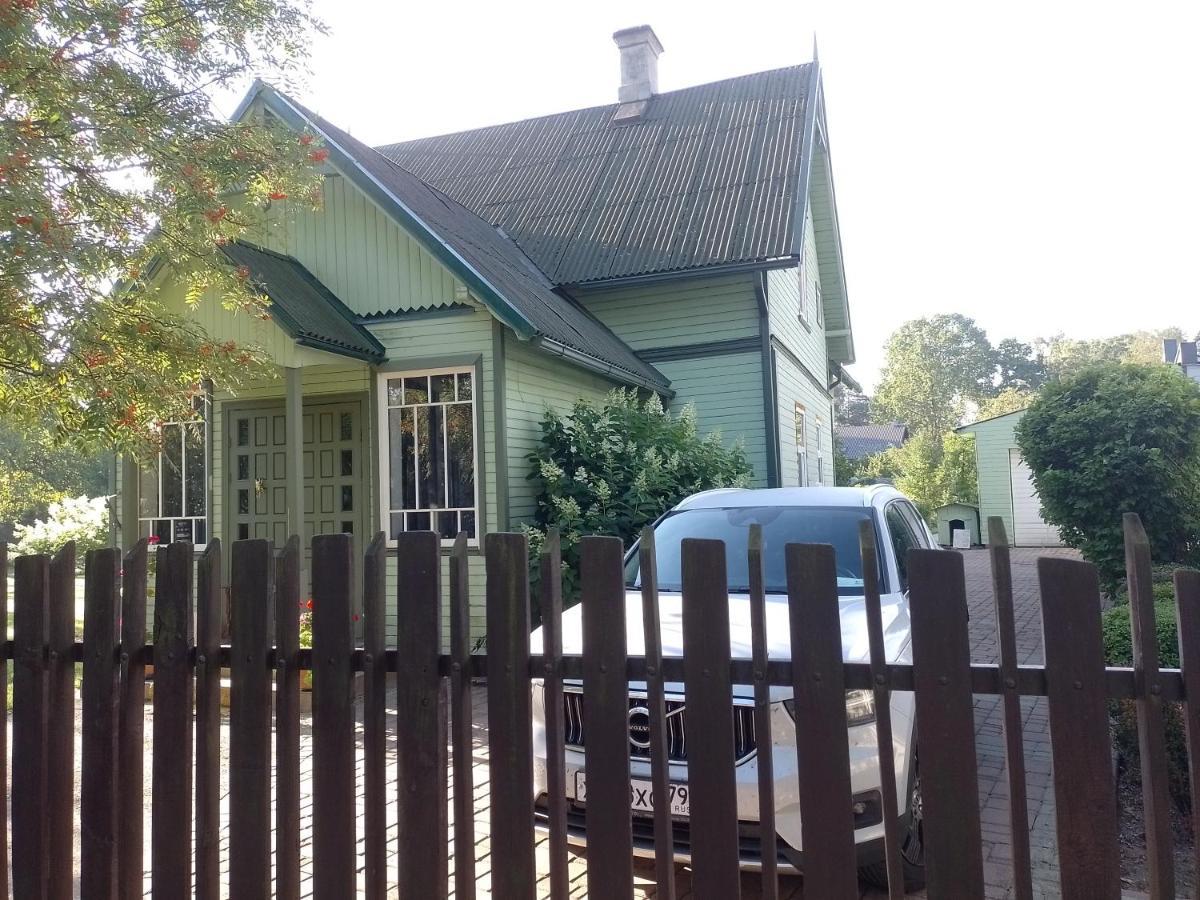 House, Garden & Sauna. Free Parking. Train Stop-200 M. Sea-1 Km. Юрмала Экстерьер фото