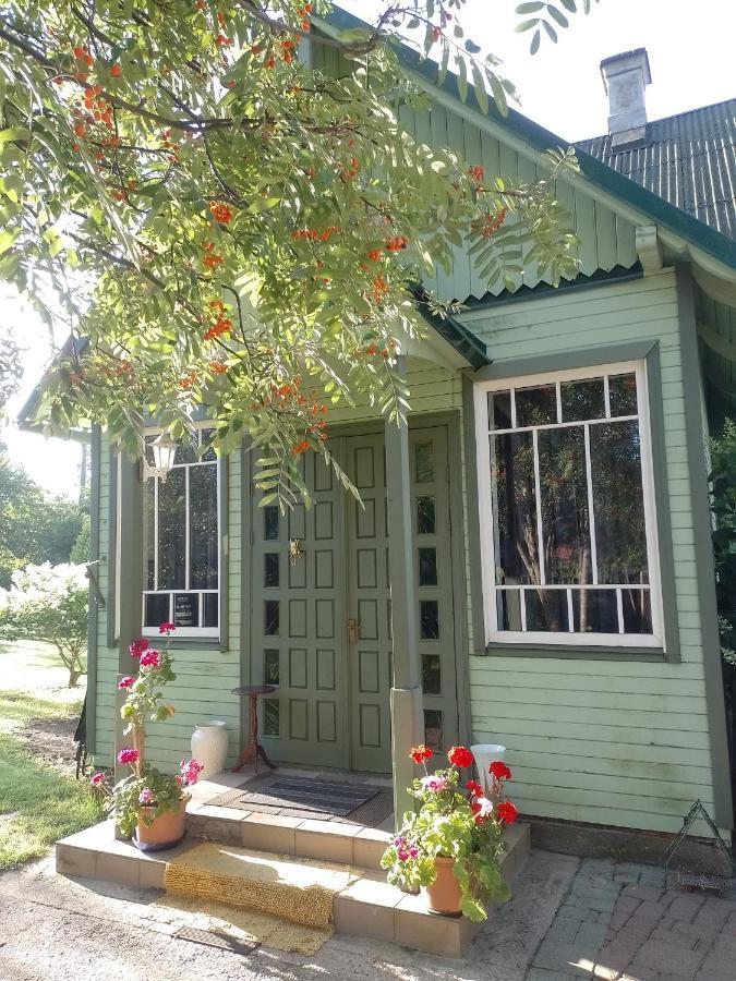 House, Garden & Sauna. Free Parking. Train Stop-200 M. Sea-1 Km. Юрмала Экстерьер фото